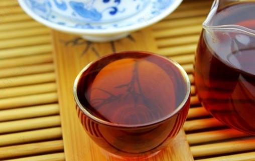 过夜的茶水能让睫毛变长是真的吗 隔夜绿茶可以喝吗
