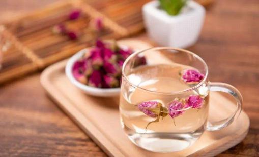 玫瑰花茶过期了但没有开封可以喝吗 玫瑰花柠檬泡水喝的功效与作用