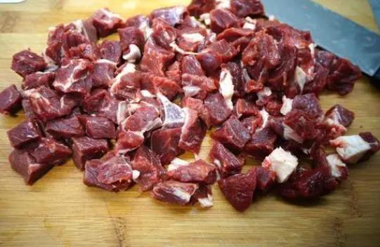 羊肉汤里可以放大蒜吗?煮羊肉汤可以放桂皮吗?