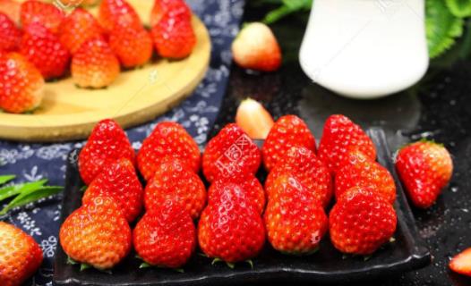 吃草莓可以改善便秘吗 吃草莓会拉红色大便吗
