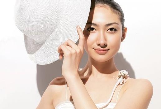 皮肤保养:女人每天防晒必修课
