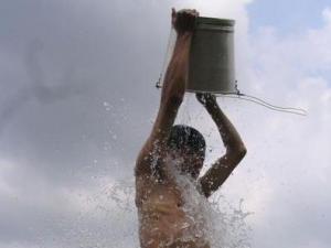 洗冷水澡的好处，洗冷水澡的坏处，男人女人如何洗冷水澡好