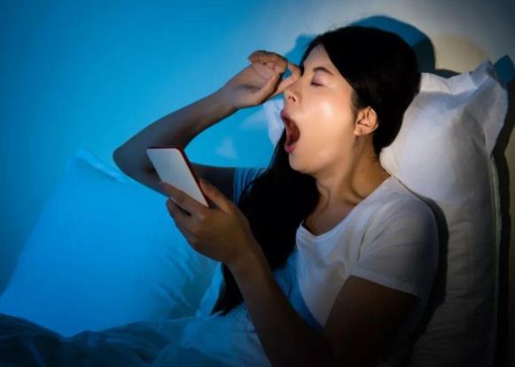 长期熬夜对身体会造成哪些危害?晚上超过几点没睡才算熬夜?