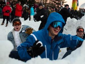 西雅图近6000人打雪仗刷新吉尼斯纪录