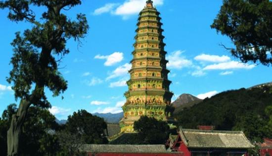 世界最华丽的琉璃塔 飞虹塔外部以五彩琉璃砖瓦包砌