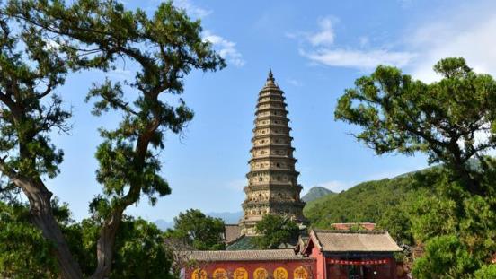 世界最华丽的琉璃塔 飞虹塔外部以五彩琉璃砖瓦包砌