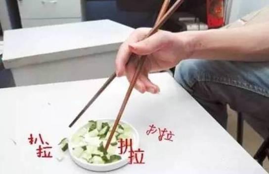 东北饭桌上最招人膈应的十种人:嗦喽筷子,扒拉菜的,打嗝放屁等