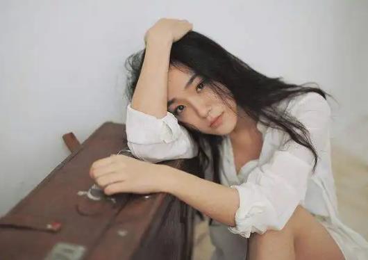 刚和男朋友确定关系尴尬应该干嘛?和男朋友刚在一起不知道聊啥