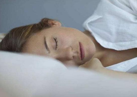 白天总犯困是得了睡眠疾病吗?睡觉时注意力放哪容易入睡