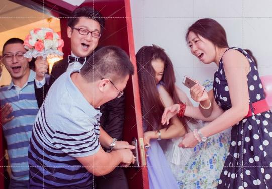 结婚堵门整新郎招数 结婚堵门游戏问题攻略 调节气氛的重点