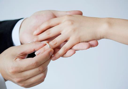 婚房是女方买的怎么接亲？异地400公里结婚怎么接亲