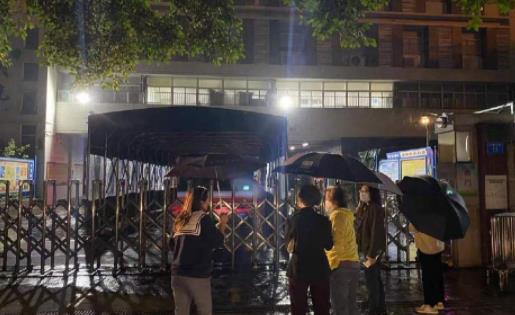 居家隔离期间可以换地方隔离吗 居家隔离期间发烧需要重新隔离吗