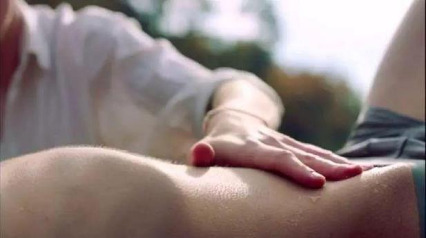 女人看黄片正常吗?女生看A片下面会湿吗?有危害吗