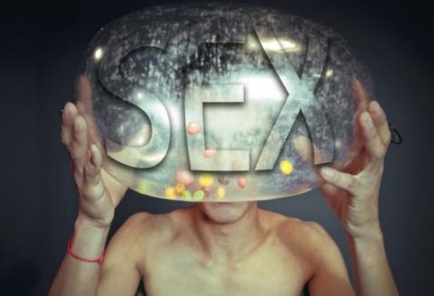 女人看黄片正常吗?女生看A片下面会湿吗?有危害吗
