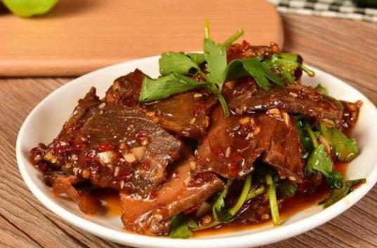 卤好的牛肉怎么切才不散?做卤牛肉又好吃又香的技巧是什么?