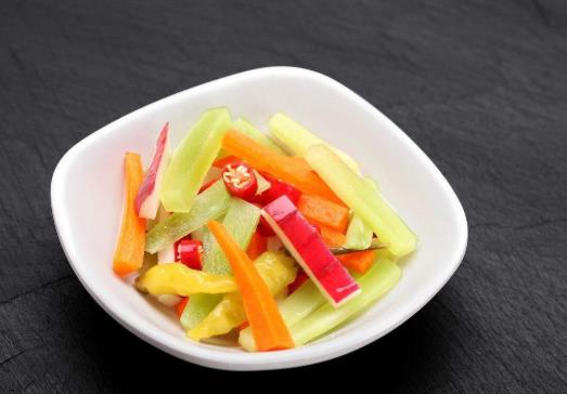 怎么防止泡菜变质?泡菜弹边放盐还是放水好?
