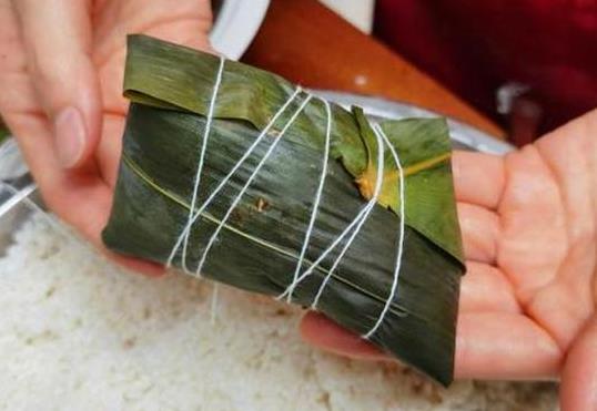 包粽子米一般要泡多久?粽叶用热水泡还是冷水泡?