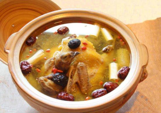 炖鸡汤怎么才能把鸡肉炖烂?怎么看冻鸡肉新不新鲜