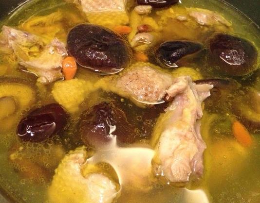 炖鸡汤怎么才能把鸡肉炖烂?怎么看冻鸡肉新不新鲜