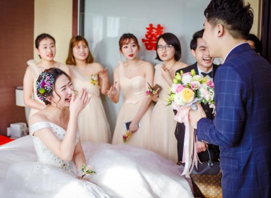 结婚不接亲直接到酒店怎么办?异地婚礼女方去几个人单还是双