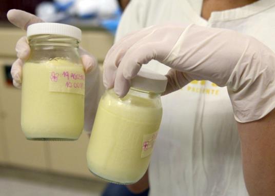 母乳带血还能喂宝宝喝吗?冻奶太腥宝宝不吃怎么办?