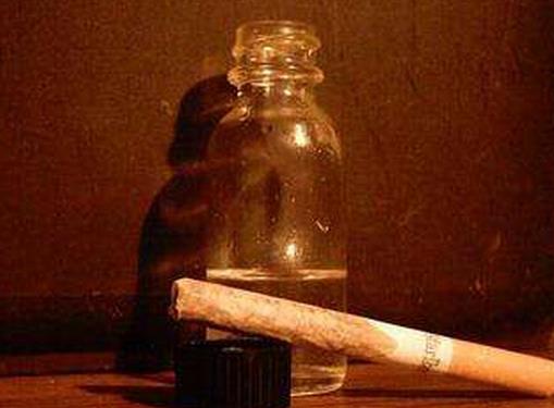 世界十大毒品排行榜,海洛因会导致人格分裂,冰毒能损害器官