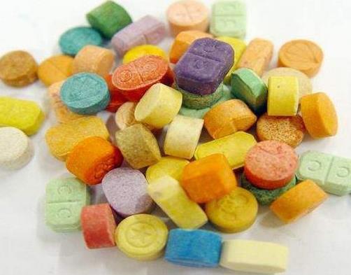 世界十大毒品排行榜,海洛因会导致人格分裂,冰毒能损害器官