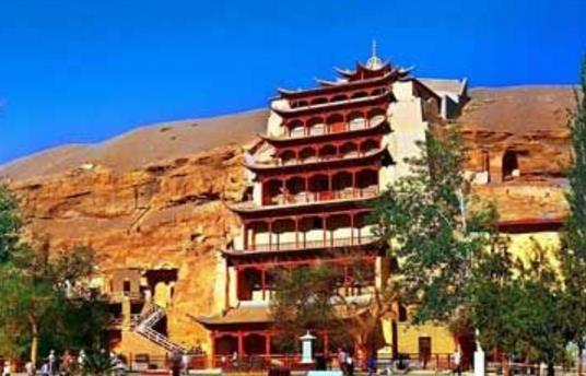 排行榜 甘肃旅游景点排行: 1,敦煌莫高窟 2,麦积山石窟 3,嘉峪关 4