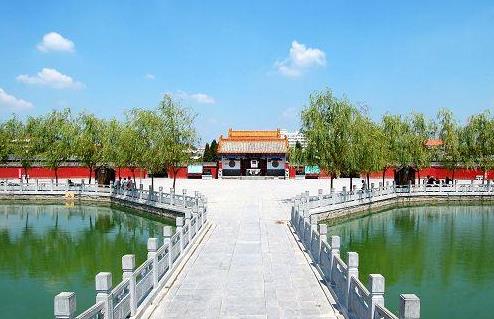 周口旅游景点排行: 1,老子故里景区 2,鹿邑太清宫 3,太昊陵庙太昊伏羲