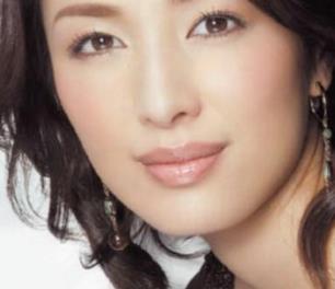 日本十大性感女明星 藤原纪香1992年获日本小姐冠军出道
