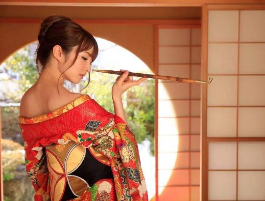 日本最好看的AV女星排行榜 暗黑林志玲波多野结衣在AV女优界颇负盛名