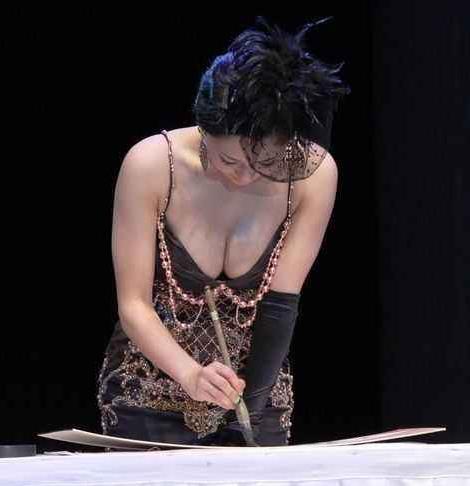 來(lái)中國(guó)瘋狂撈金的10大日本AV女優(yōu) 大胸性啟蒙女教師童顏巨乳蒼井空在中國(guó)人氣最高(圖2)