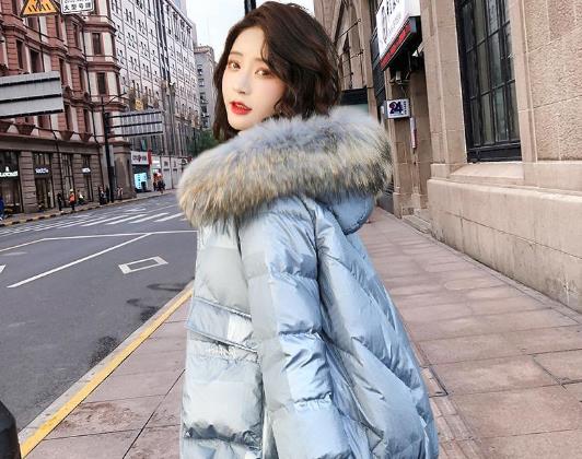羽绒服穿了十年还暖和吗?羽绒服是看蓬松度还是看重量