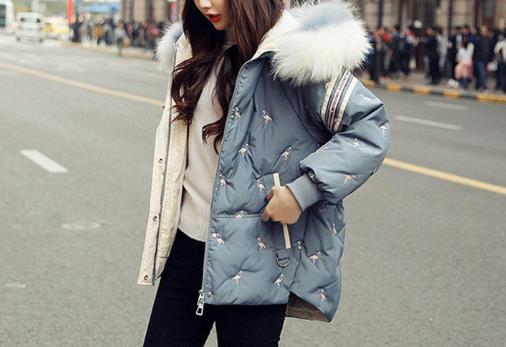 羽绒服穿了十年还暖和吗?羽绒服是看蓬松度还是看重量