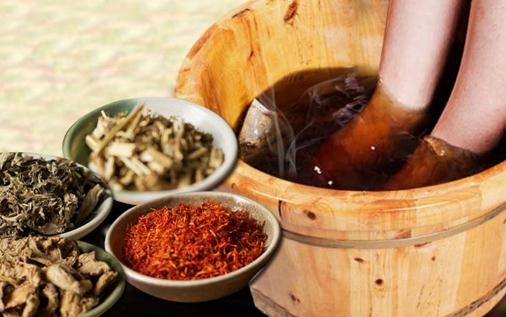 艾叶泡脚对痛风有好处吗 艾叶可以治疗荨麻疹吗