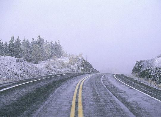高速暴风雪后多长时间能通车?下雪了高速路还能走吗