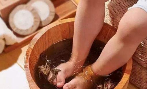 用艾叶泡脚一次用多少 用艾叶泡脚一个星期几次最好