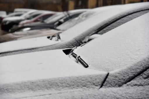 车上积雪过多会把车压坏吗?车上有雪用什么扫比较好?