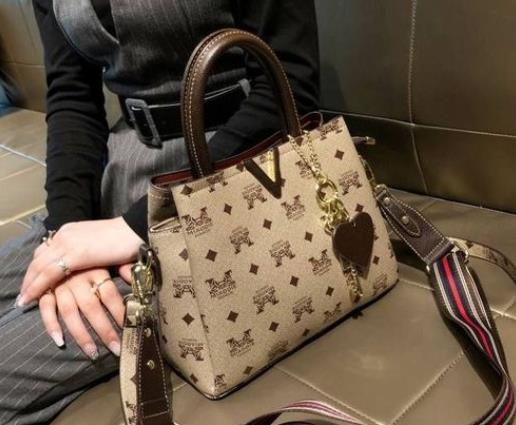 lv达芙妮中号涨价了吗?lv达芙妮中号多少钱