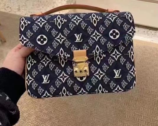 lv达芙妮中号和小号买哪个好?lv达芙妮尺寸科普