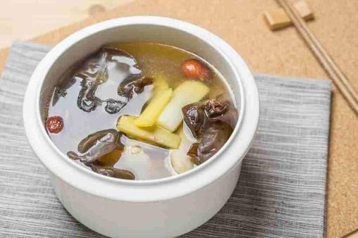 喝鸡汤有什么好处?哪些人不可以喝鸡汤