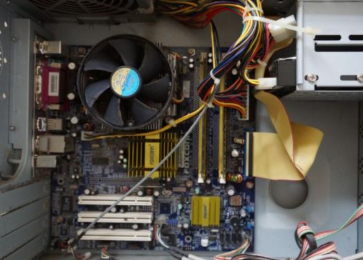 win10不小心禁用了显卡黑屏好恢复吗?主机显卡是什么样子的图片