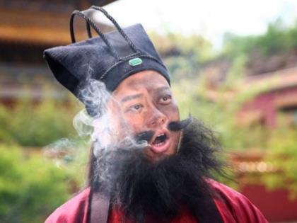 装b遭雷劈,装纯遭人轮
