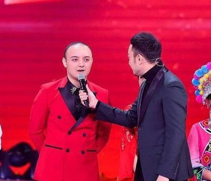秃然长大是什么意思?童星阿尔法19岁谢顶21岁植发成功分享经历