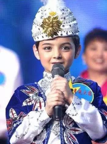 秃然长大是什么意思?童星阿尔法19岁谢顶21岁植发成功分享经历
