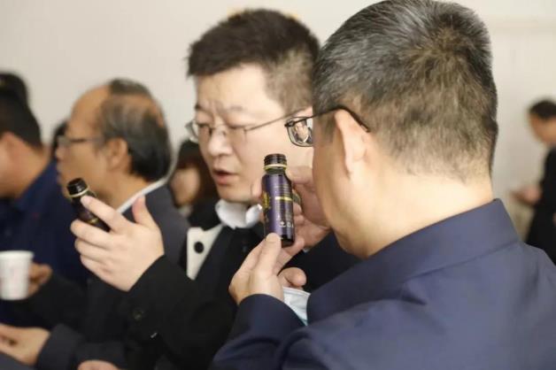 全国人大常委会委员谢广祥一行领导,深入调研冰雪容黄精产业园