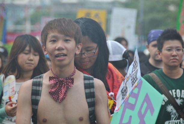 台湾5万名同性恋大游行，呼吁同志要婚姻平权，也要伴侣多元