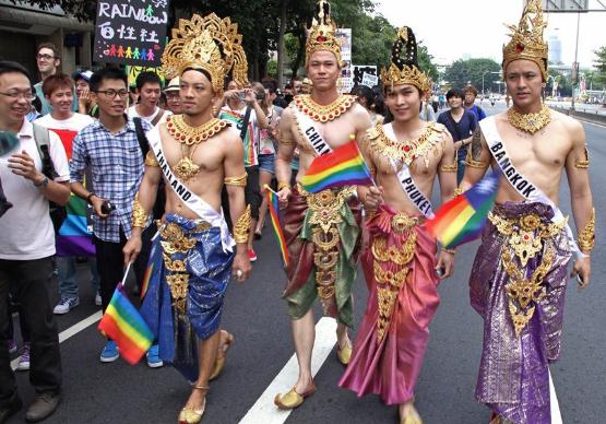 台湾5万名同性恋大游行，呼吁同志要婚姻平权，也要伴侣多元