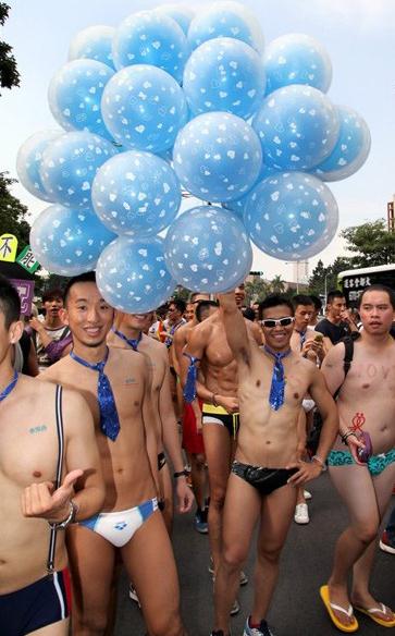 台湾5万名同性恋大游行，呼吁同志要婚姻平权，也要伴侣多元