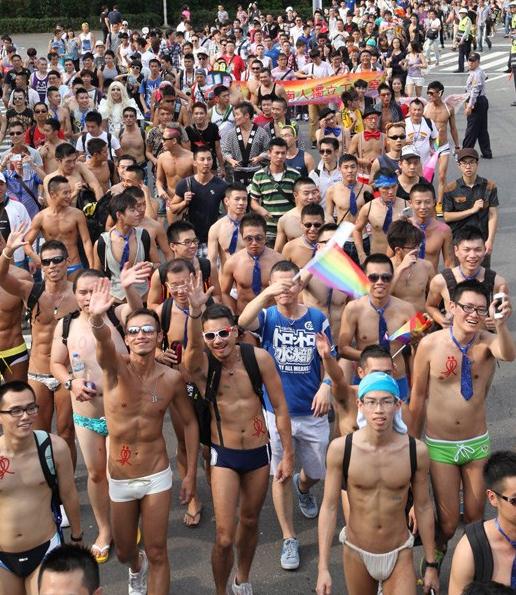 台湾5万名同性恋大游行，呼吁同志要婚姻平权，也要伴侣多元